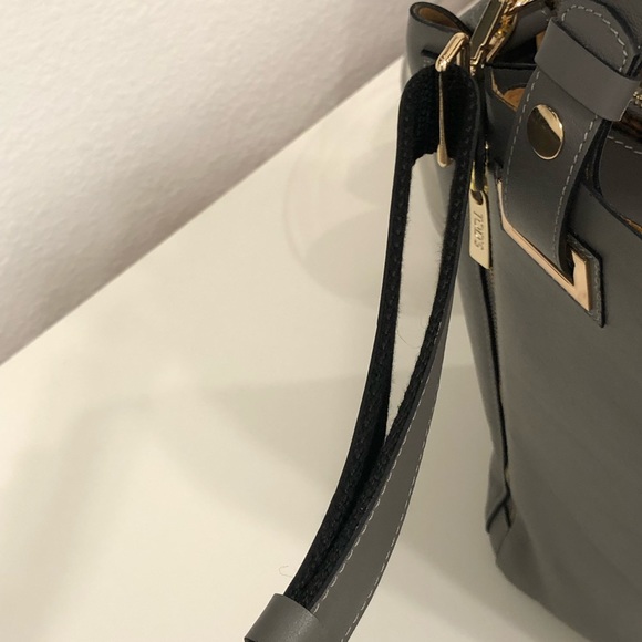 Tod’s Handbag /Gray - Picture 9 of 16